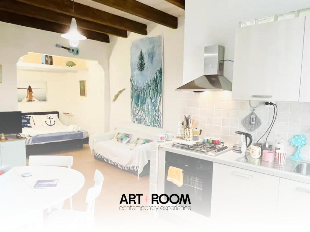 Una cocina o cocineta en Gaudì Art Room Studio Apartment