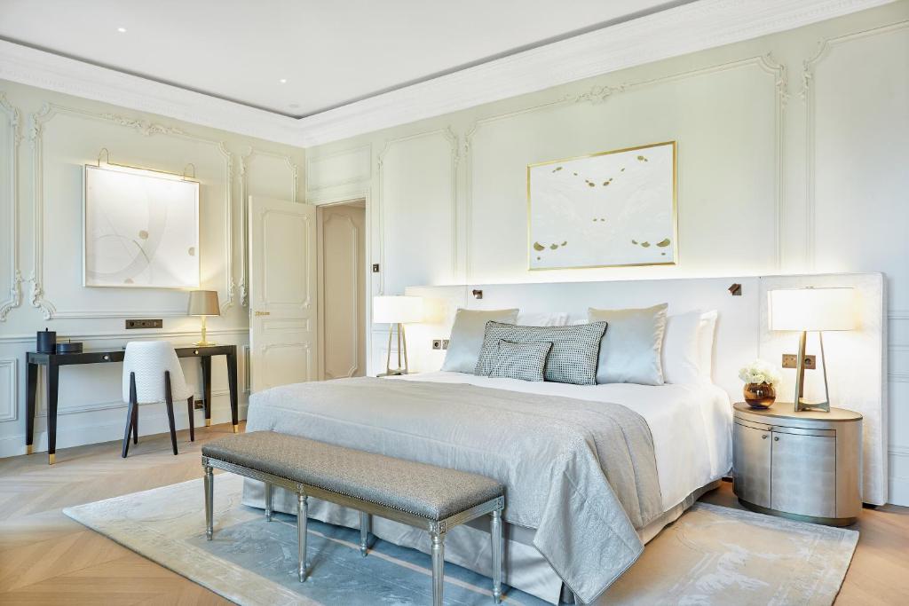 Postel nebo postele na pokoji v ubytování Hôtel de Paris Monte-Carlo