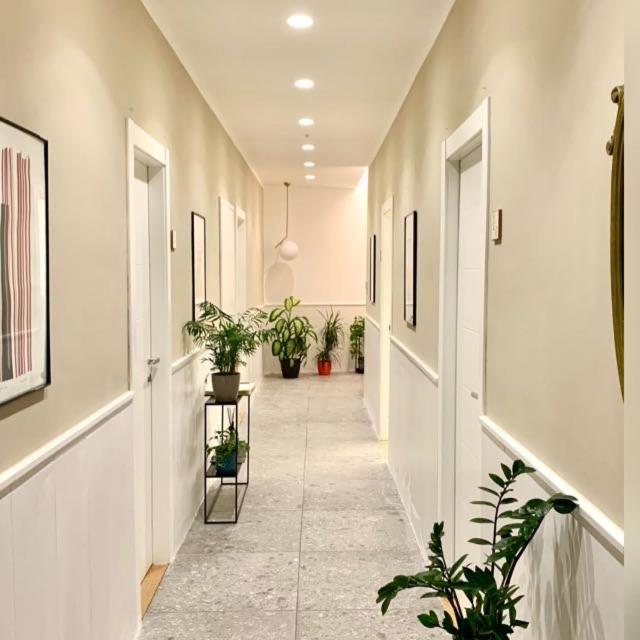 a corridor with potted plants in a hallway at Casa27 Affittacamere in Terracina