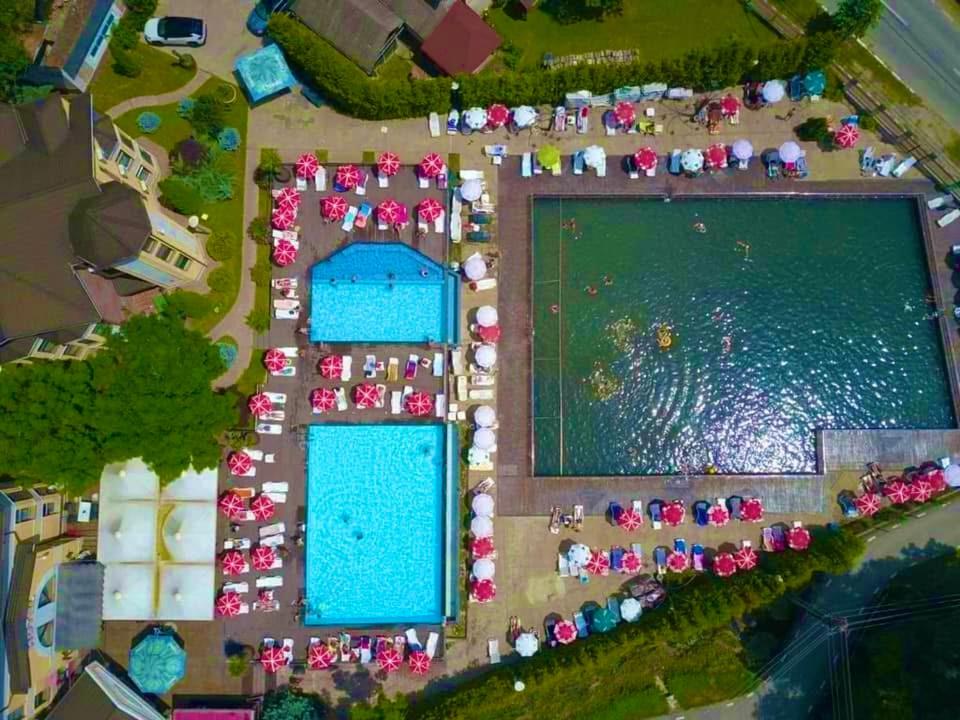 Bazén v ubytování Hotel Baia Rosie Resort nebo v jeho okolí