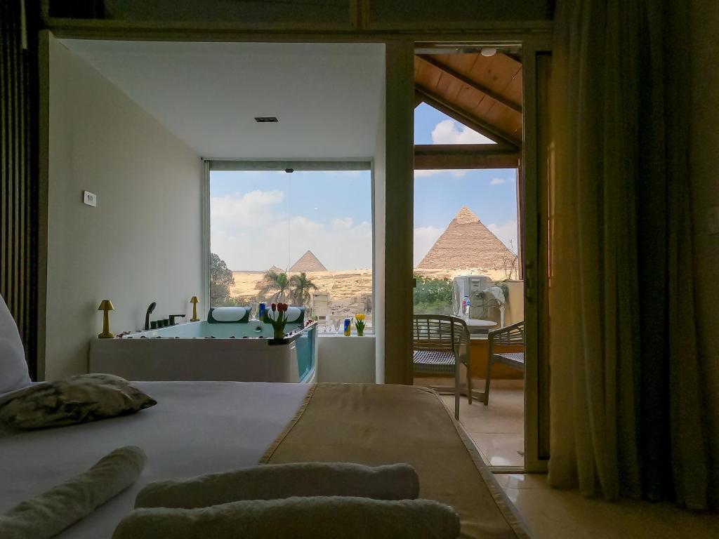 Voodi või voodid majutusasutuse Giza Pyramids View Inn toas