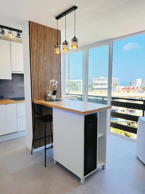 Ocean Breeze Designer Holiday Apartment