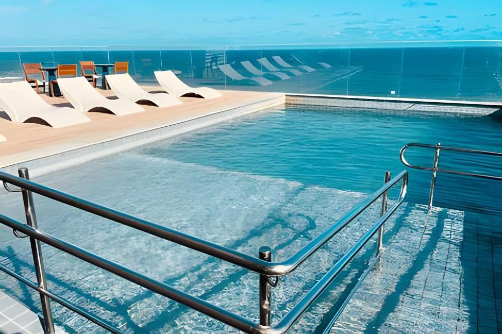 a swimming pool on the top of a building at Seu Cantinho aconchegante Wi-Fi turbo e Netflix – Salvador in Salvador