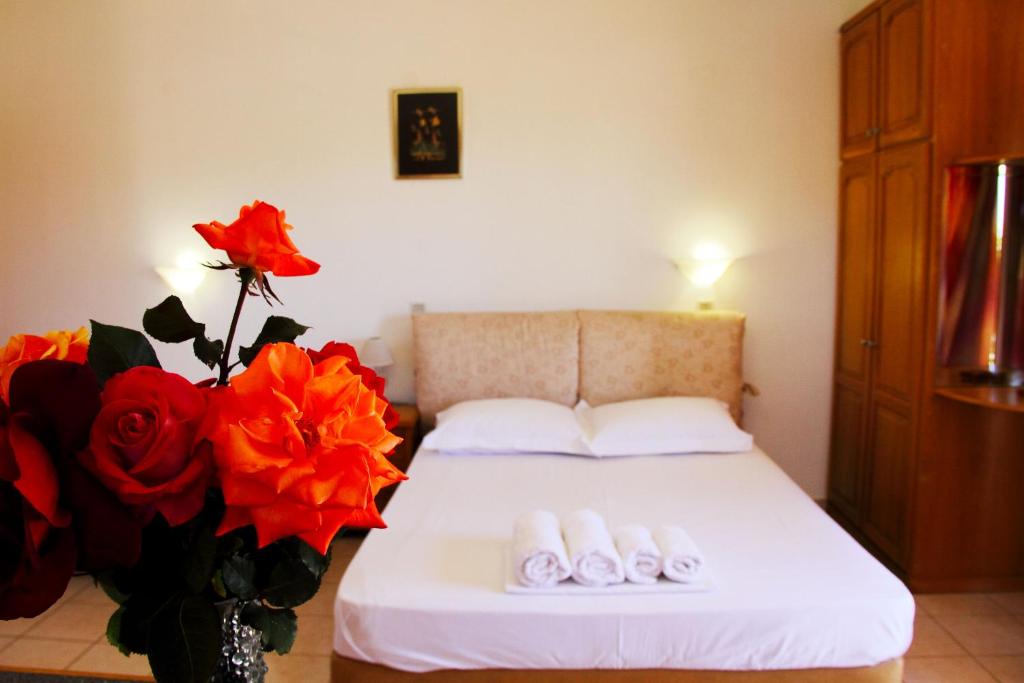 Łóżko lub łóżka w pokoju w obiekcie Dimitra Rooms