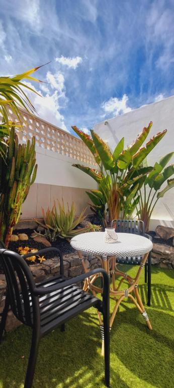 A garden outside Villa Del Corazon Salinas Golf