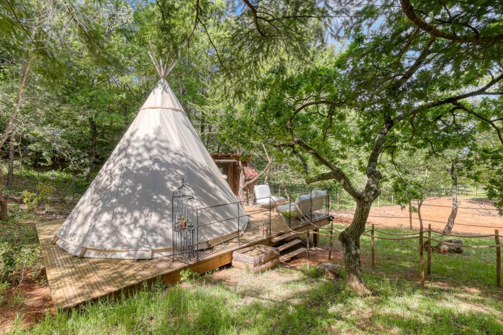Příroda nedaleko luxury tent