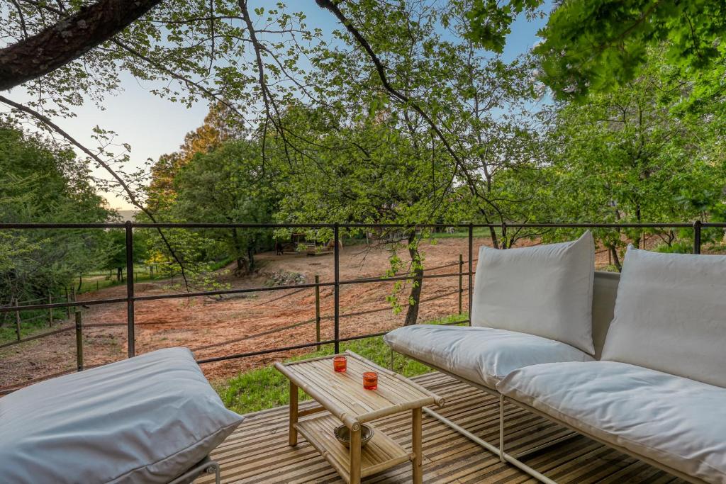 Posezení v ubytování Tipi à Roussillon