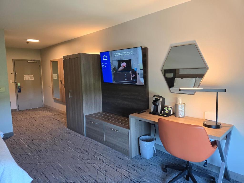 Holiday Inn Express & Suites - Smithfield/Selma by IHG photo