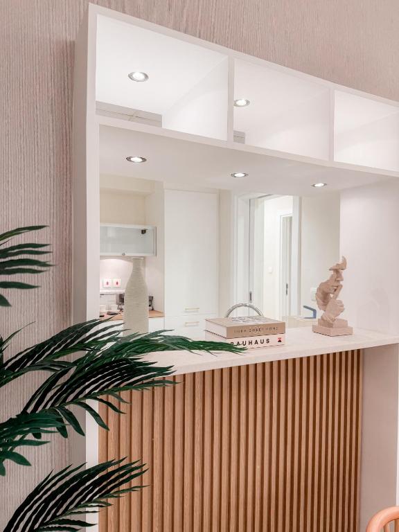 Dubai Marina Promenade 1BR Apartment with Pool near JBR - Resim 12