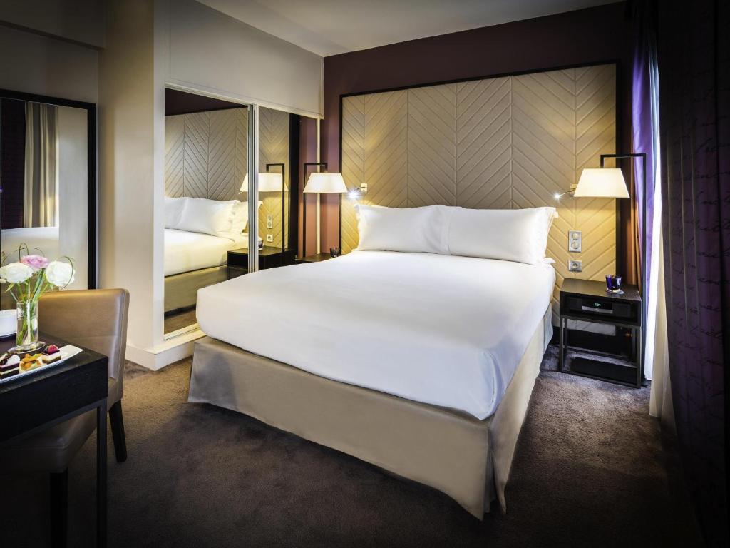 Postel nebo postele na pokoji v ubytování Sofitel Strasbourg Grande Ile