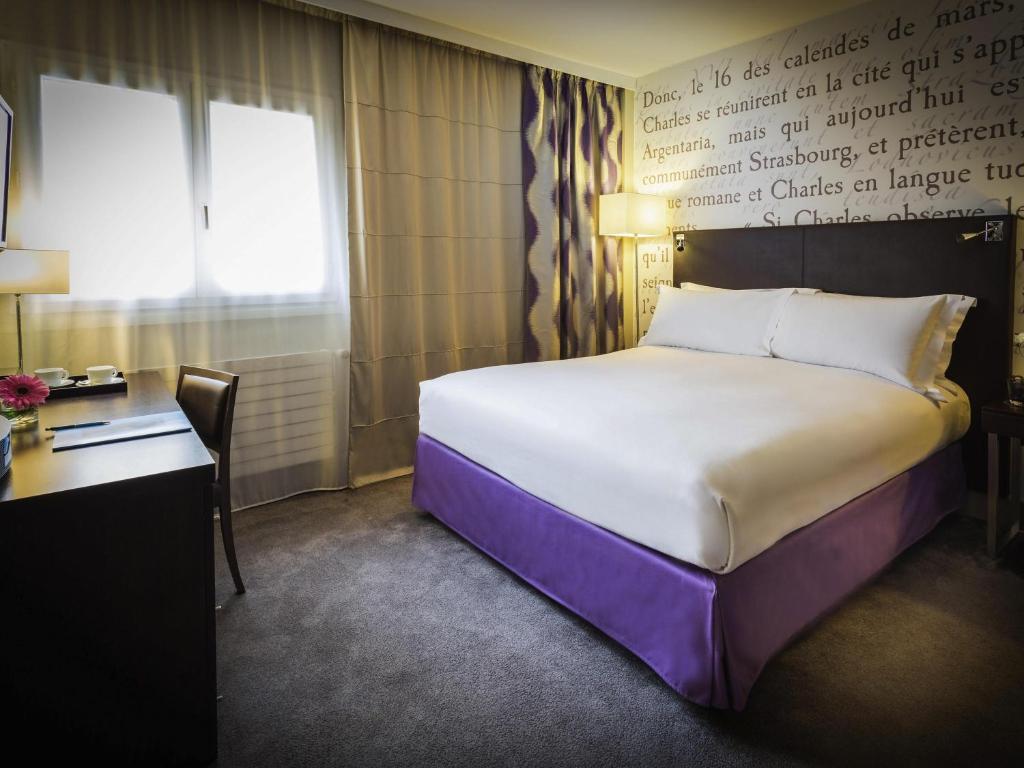Postel nebo postele na pokoji v ubytování Sofitel Strasbourg Grande Ile