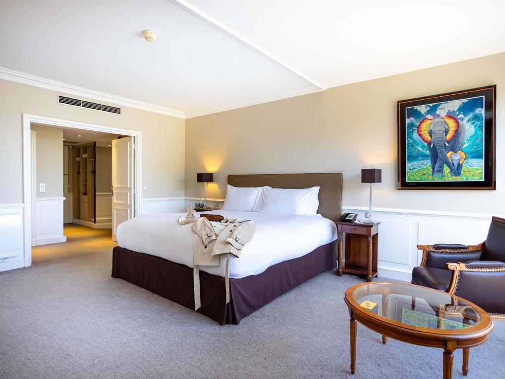 Postel nebo postele na pokoji v ubytování Sofitel Strasbourg Grande Ile
