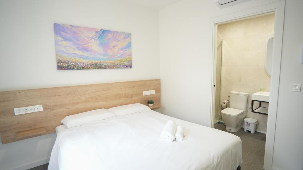 Postel nebo postele na pokoji v ubytování Hostal Calaya