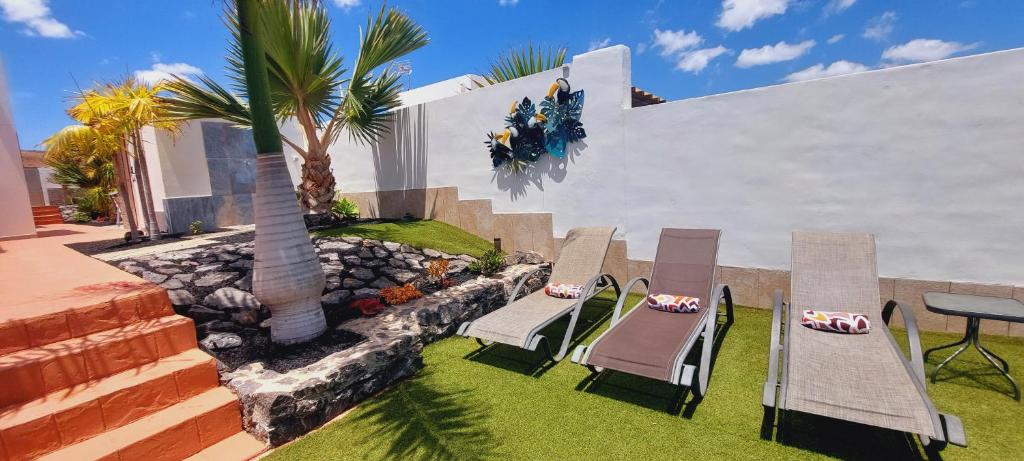 A garden outside Villa Del Corazon Salinas Golf