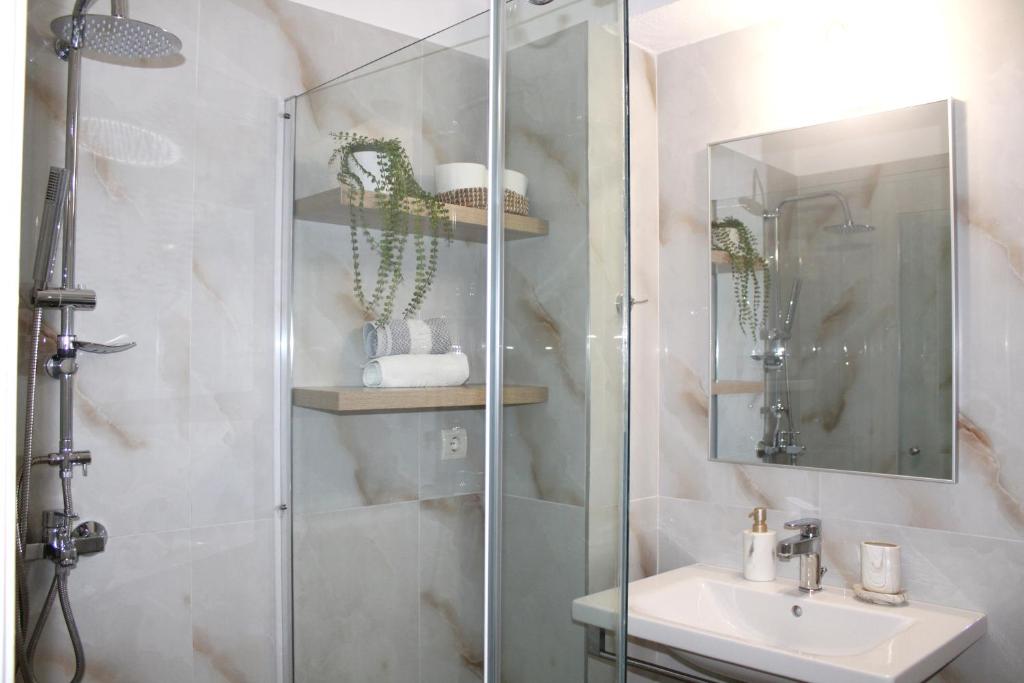 Koupelna v ubytování Fissas Rooms