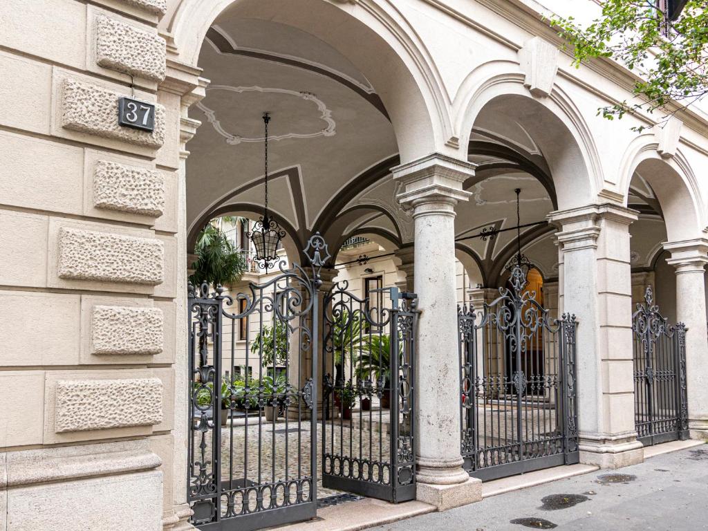 Luxury Sant'Ambrogio Apartment - 2