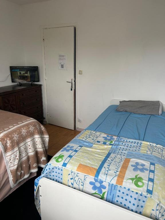 Postel nebo postele na pokoji v ubytování Beauvais chambre 1