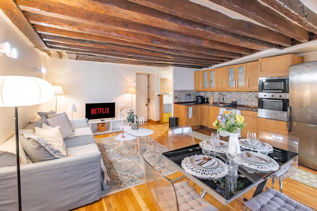 Kuchyň nebo kuchyňský kout v ubytování Apt Grands Boulevards 4 Guests