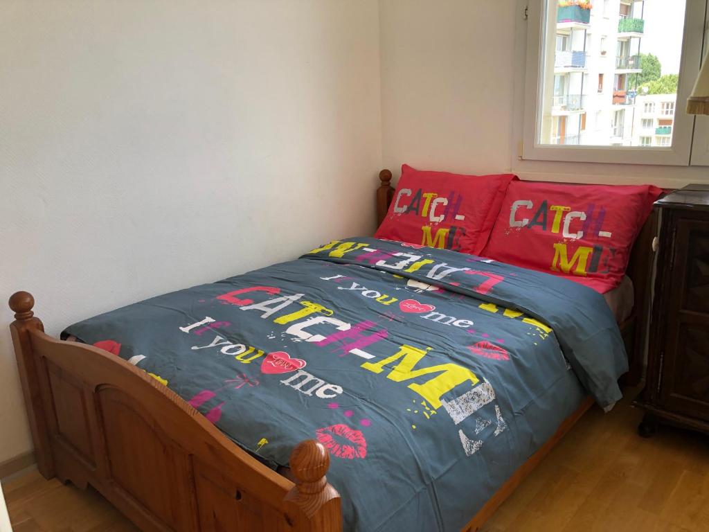 Postel nebo postele na pokoji v ubytování Beauvais chambre 1
