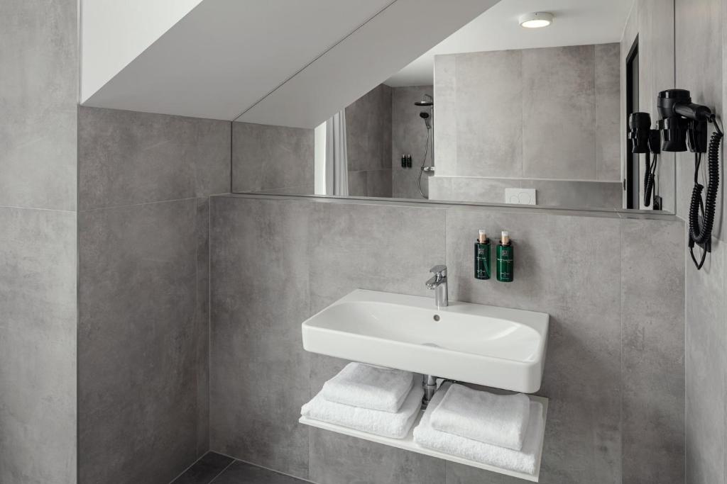 EA Hotel Moment Self Check-In - Resim 22