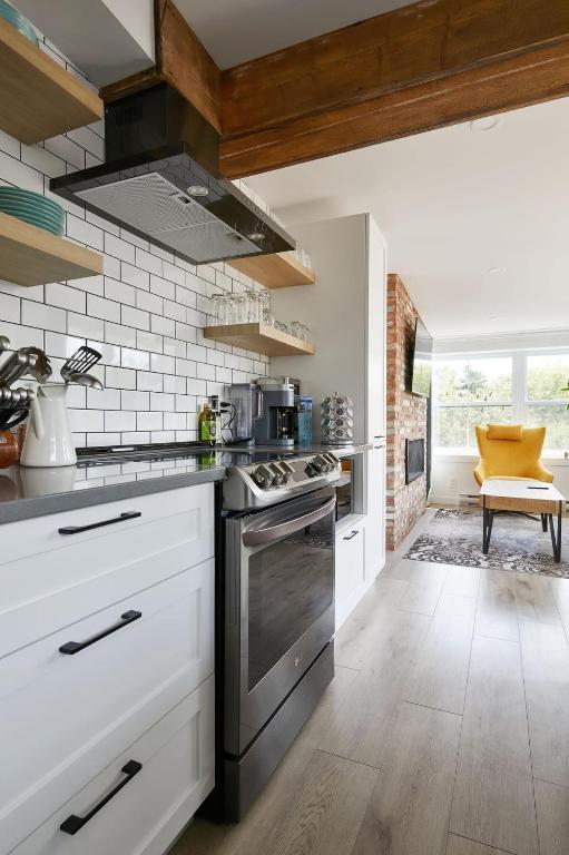 Kuchyň nebo kuchyňský kout v ubytování Bromont Lodge 837 shefford suite 200