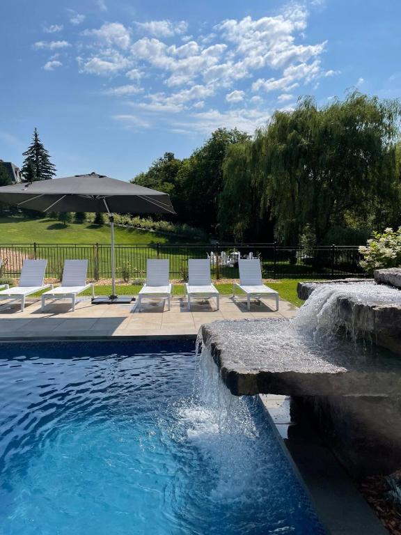 Bazén v ubytování Bromont Lodge 837 shefford suite 200 nebo v jeho okolí