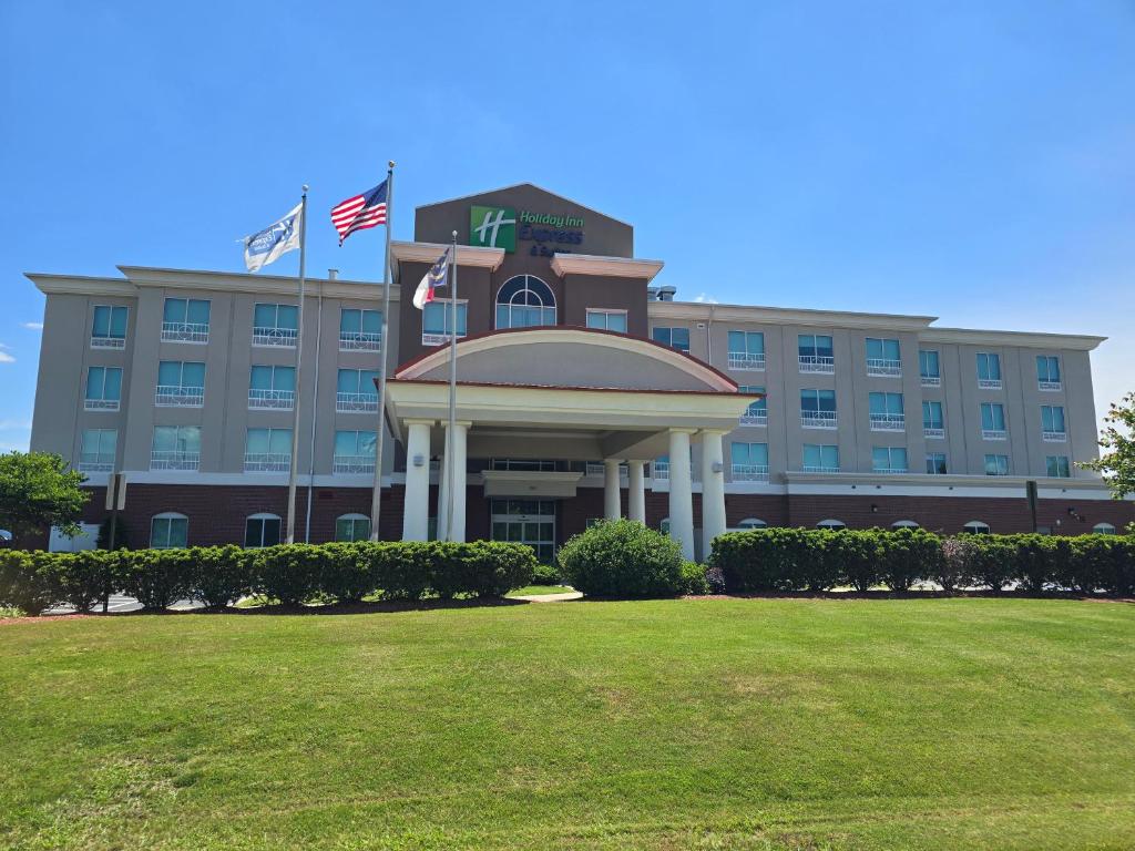 Holiday Inn Express & Suites - Smithfield/Selma by IHG photo