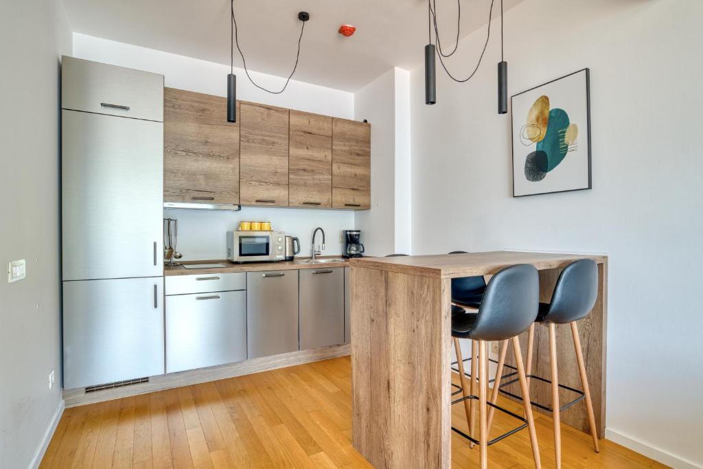 Kuchyň nebo kuchyňský kout v ubytování Kotor Sea View Apartment by MN Property