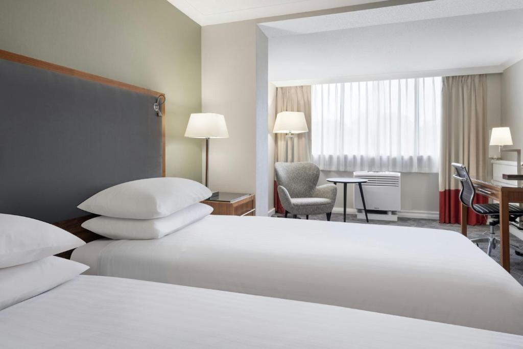 Postel nebo postele na pokoji v ubytování Delta Hotels by Marriott Edinburgh