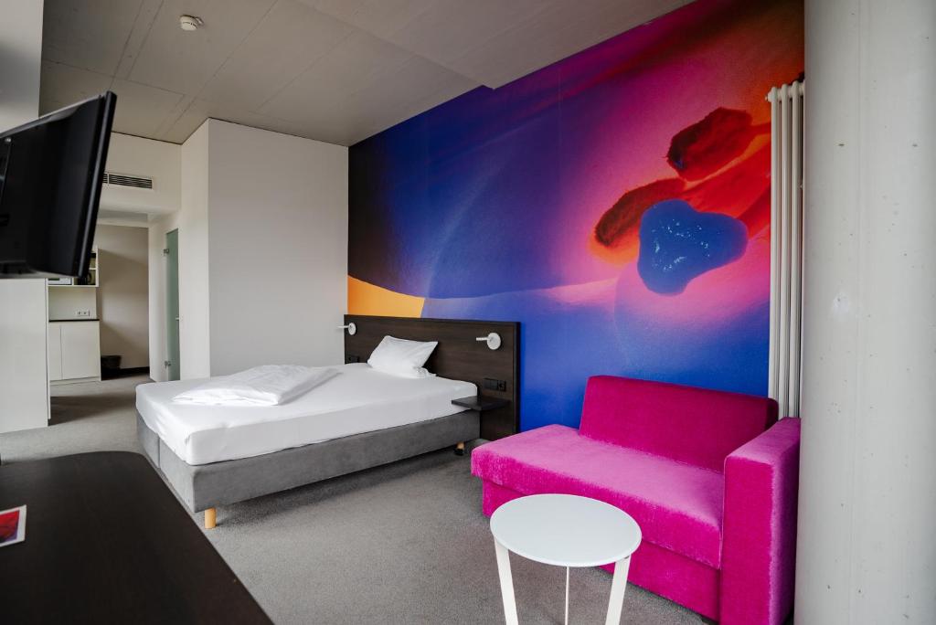 Postel nebo postele na pokoji v ubytování qubixx stadtmittehotel
