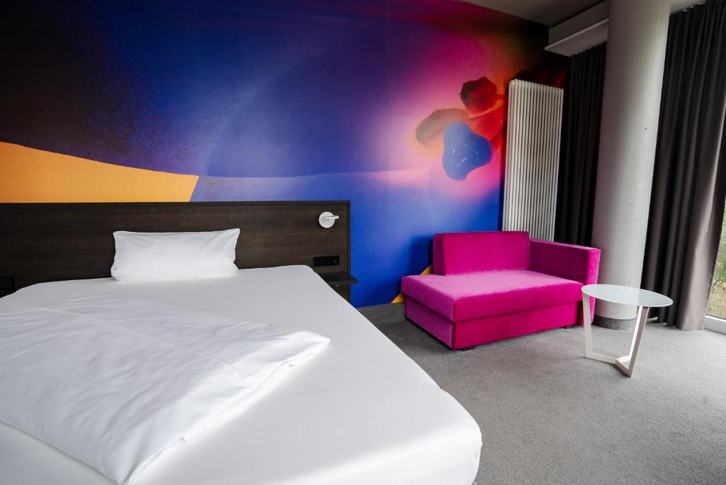 Postel nebo postele na pokoji v ubytování qubixx stadtmittehotel