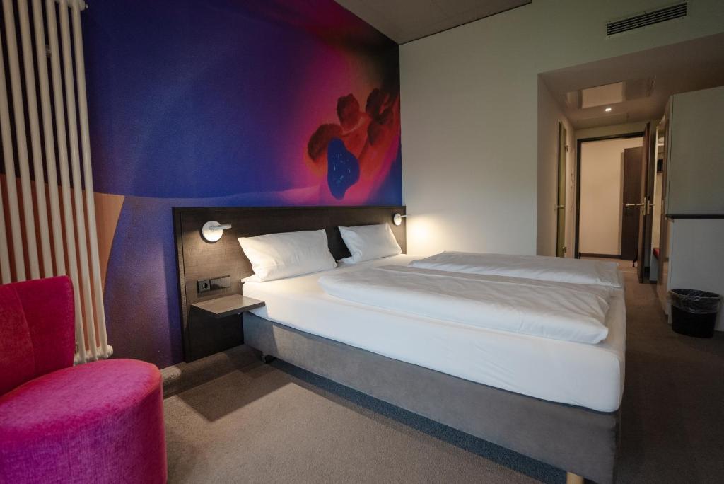 Postel nebo postele na pokoji v ubytování qubixx stadtmittehotel