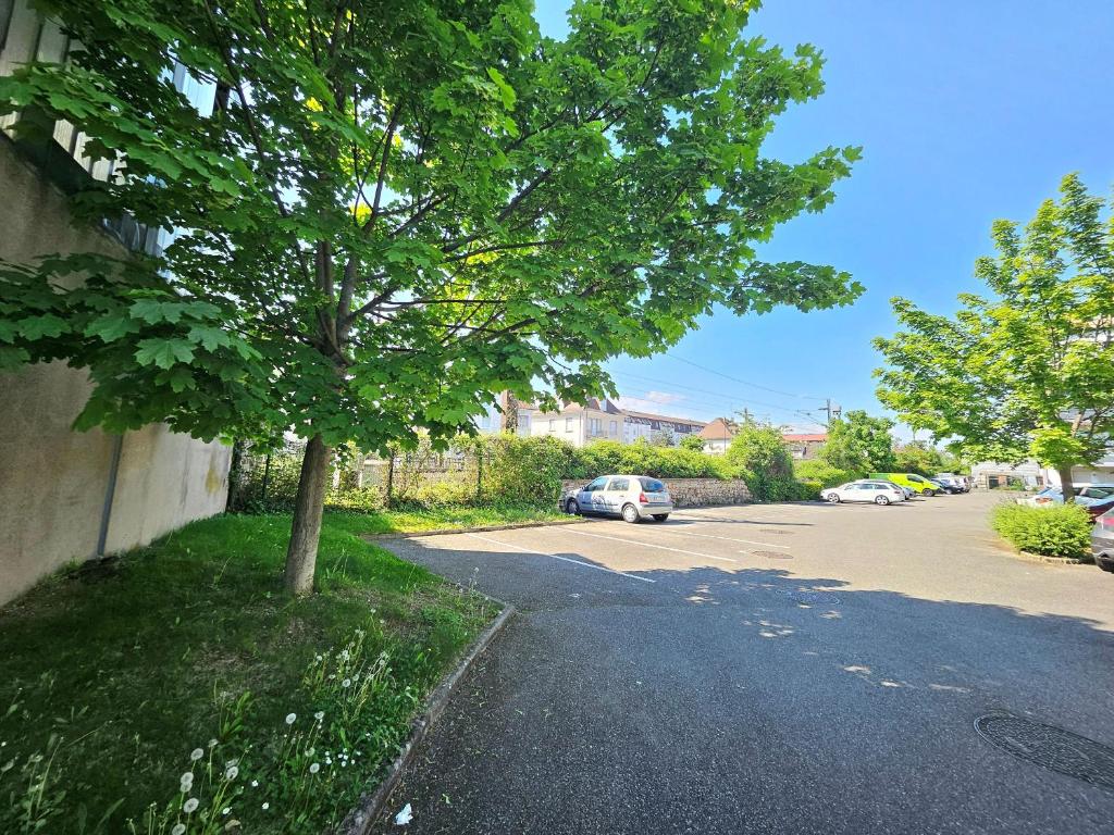 Gîte Forestier - T2 Cosy avec Terrasse & 2 Parkings privatifs -Centre ville- Classement ministériel 4 étoiles – photo 16