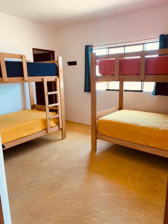 Postel nebo postele na pokoji v ubytování Tayta Surf House