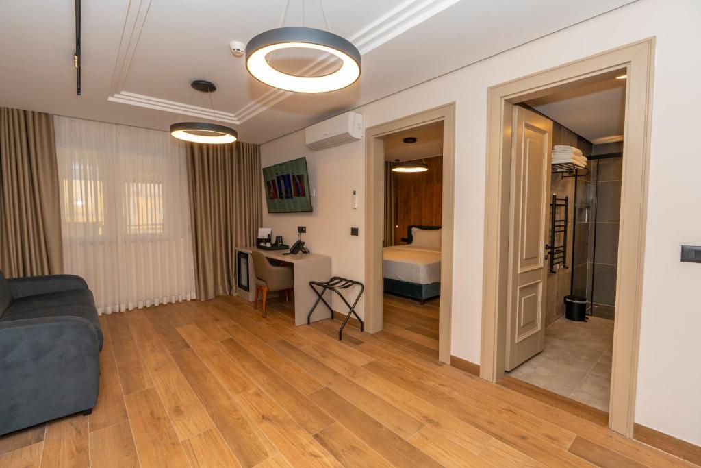 TV a/nebo společenská místnost v ubytování Hotel Mozart
