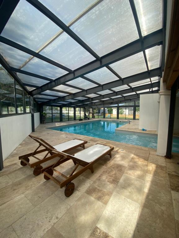 Bazén v ubytování O Bain Soleil nebo v jeho okolí