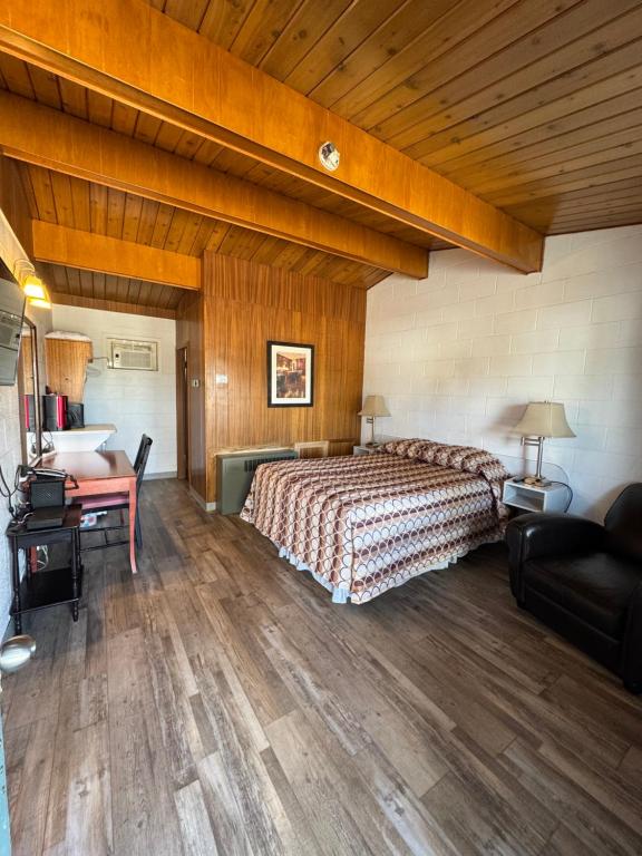 Postel nebo postele na pokoji v ubytování Ace Crown Motel