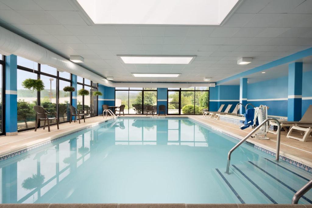 Holiday Inn Express & Suites - North Brunswick by IHG photo