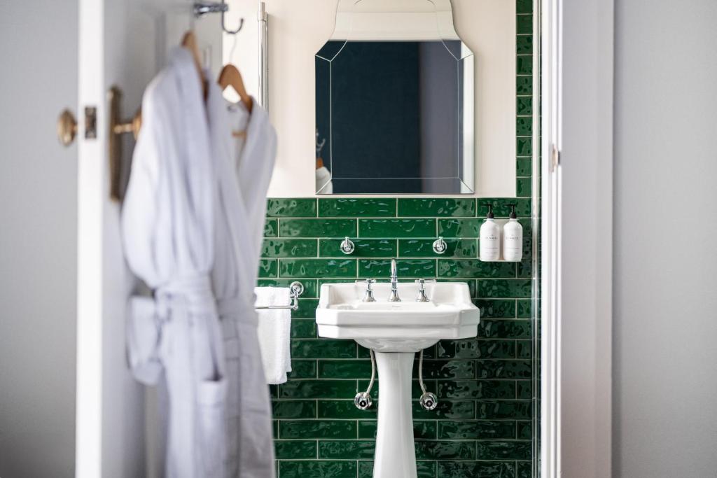 The Russell Boutique Hotel - Resim 26