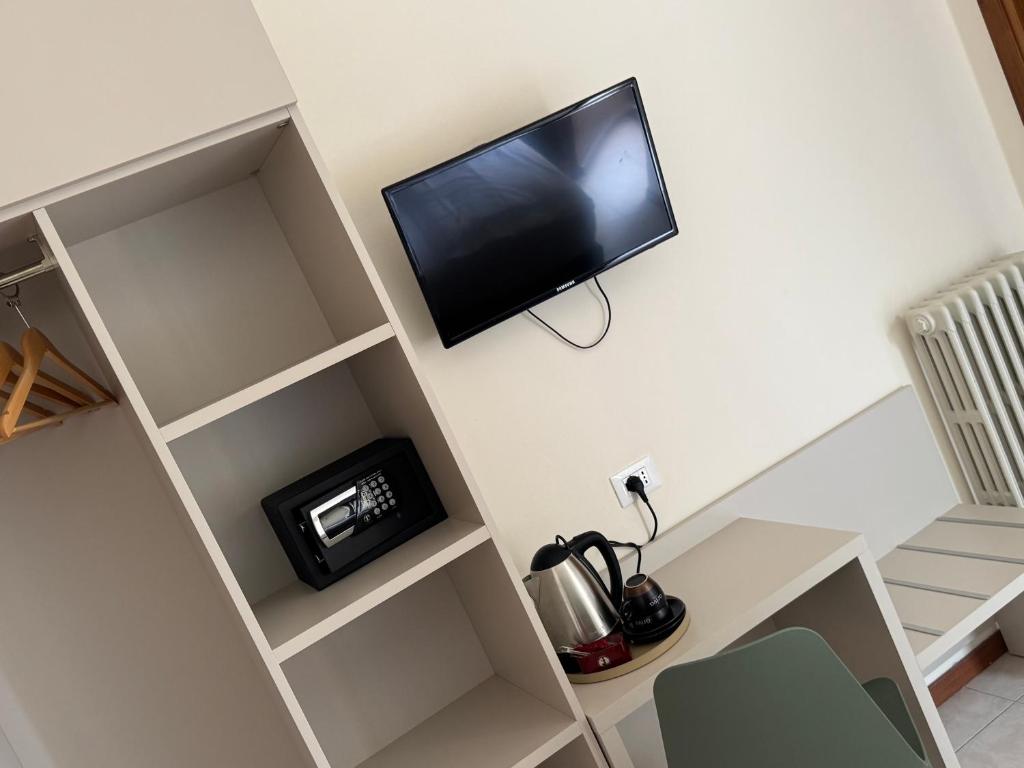 TV a/nebo společenská místnost v ubytování Hotel e Ristorante Cassone