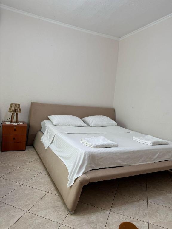 Postel nebo postele na pokoji v ubytování Isaraj Guest House