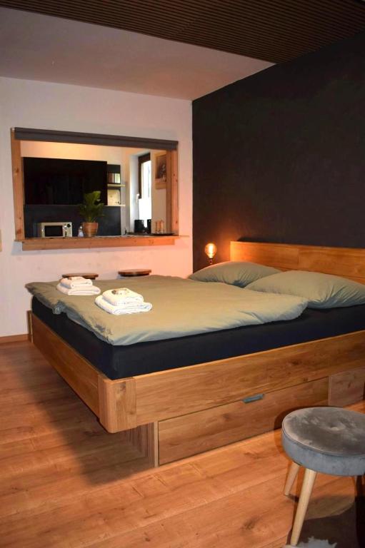 Una cama o camas en una habitación de Ferienwohnung in Bad Goisern