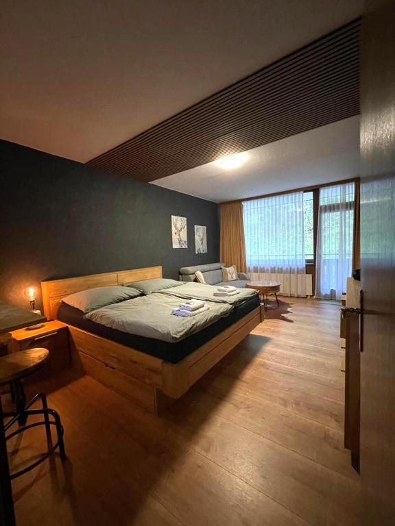 Una cama o camas en una habitación de Ferienwohnung in Bad Goisern