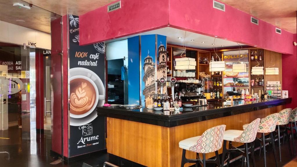 Lounge alebo bar v ubytovaní Hotel HHB Pontevedra Confort