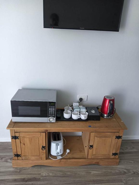 2 double and 1 sofa beds garden chalet, 7D Salisbury Road, Rotorua - Resim 4