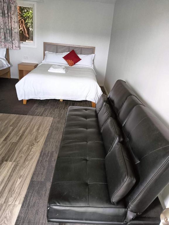 2 double and 1 sofa beds garden chalet, 7D Salisbury Road, Rotorua - Resim 12