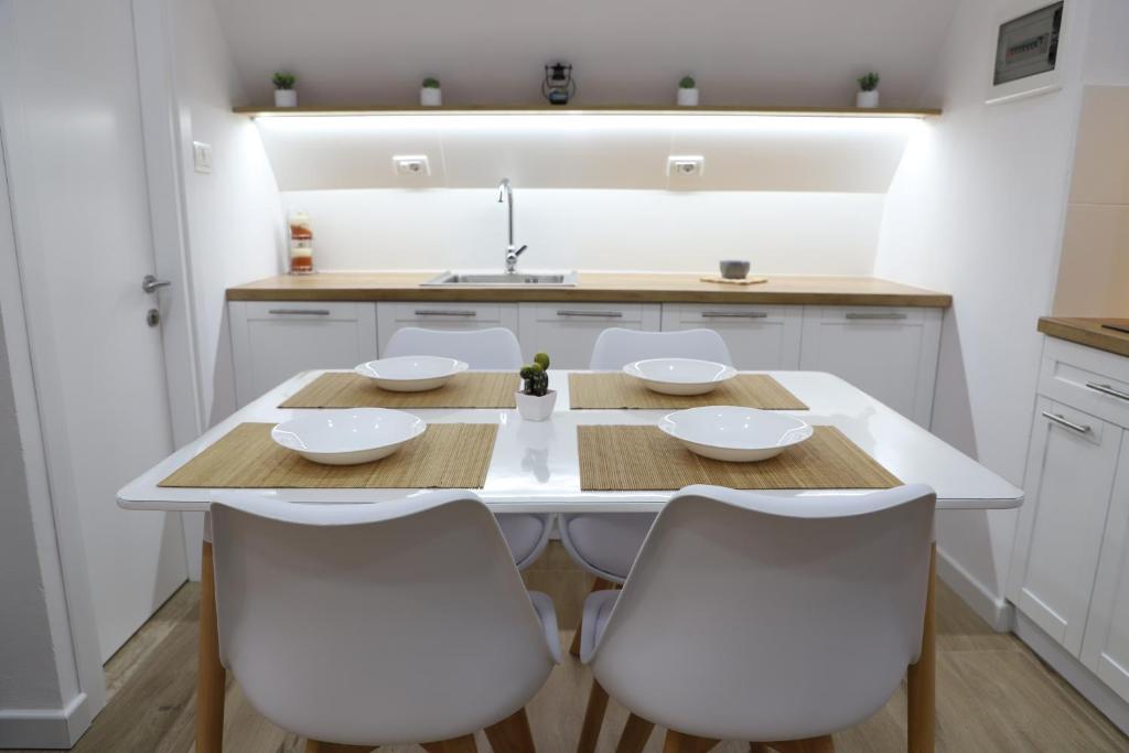 Kuchyň nebo kuchyňský kout v ubytování Central Apartment Berat