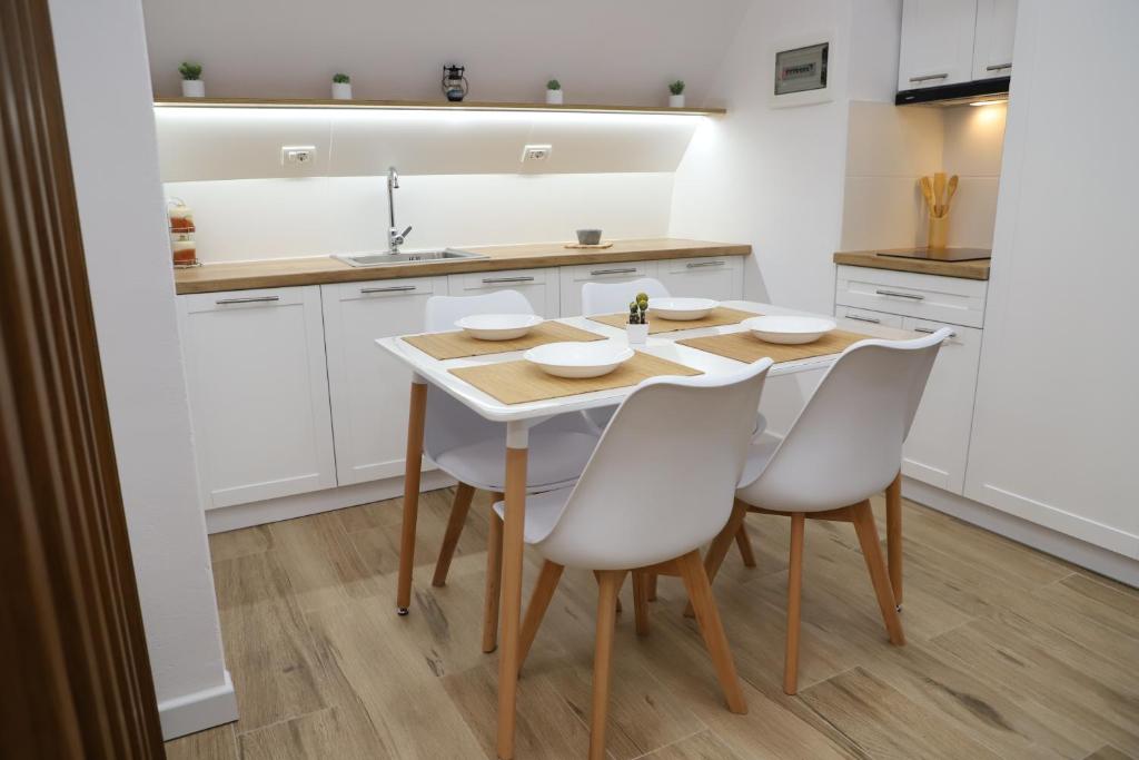 Kuchyň nebo kuchyňský kout v ubytování Central Apartment Berat