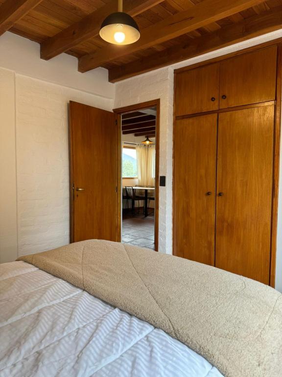 Postel nebo postele na pokoji v ubytování Cabañas La Cascada Huilen