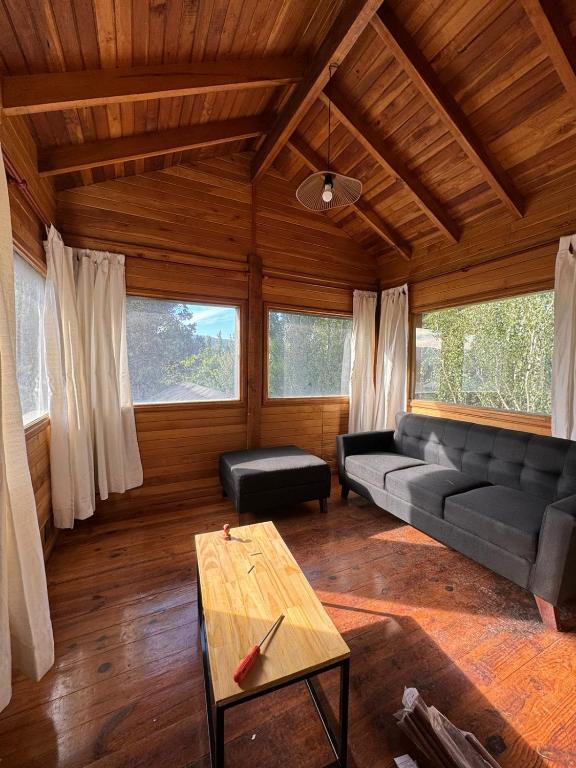 Posezení v ubytování Cabañas La Cascada Huilen